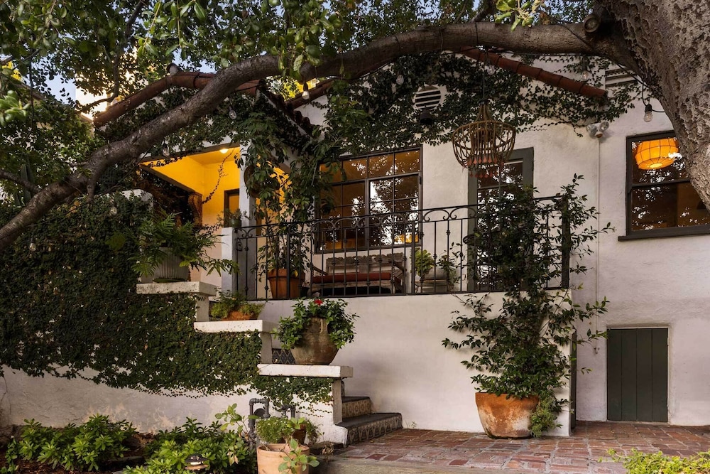 Hollywood Hideaway by Boutique