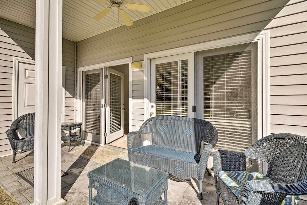 Stunning Sunset Beach Condo: 3 Mi to Beach! view 2