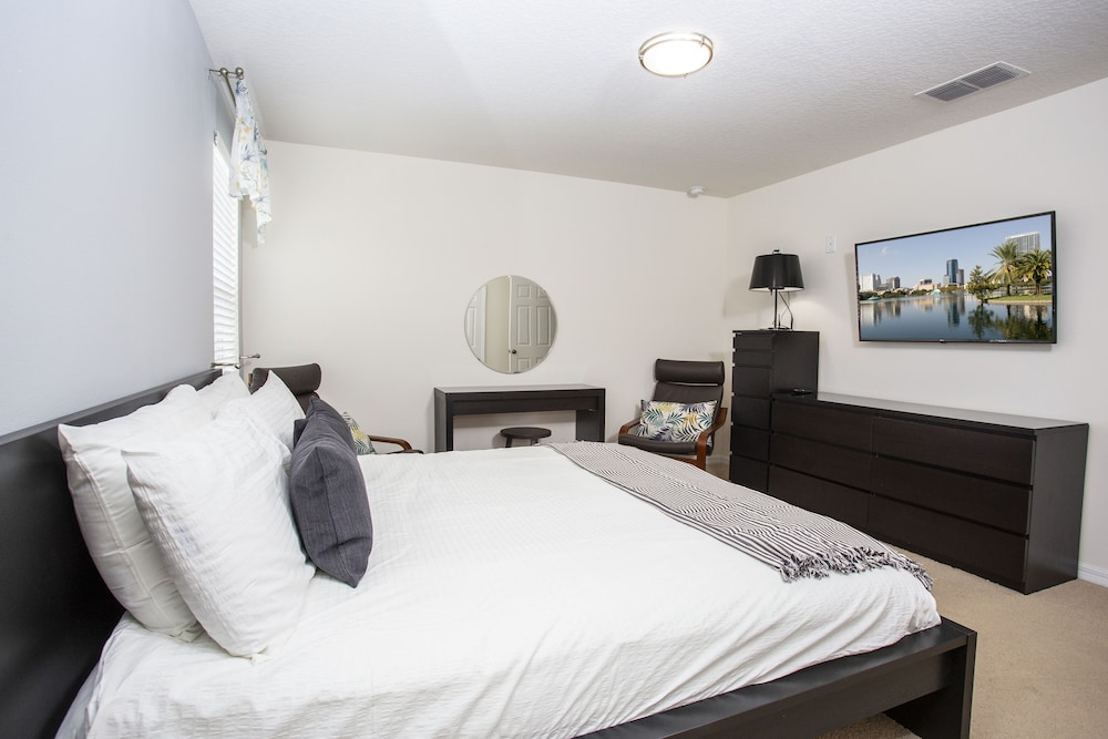 Four Bedroom w/ Screened Pool Close to Disney 4563 view 3