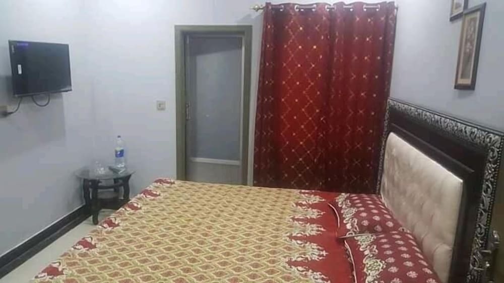 Butt Hotel Narowal view 5