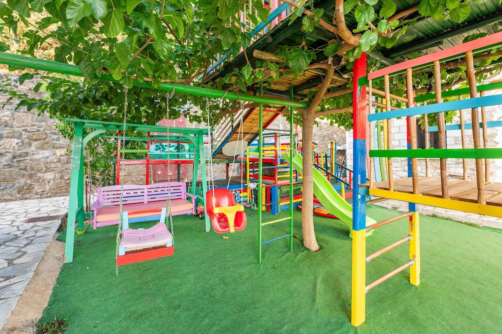 Mountain Oasis - Pool Playground Near Neda Falls