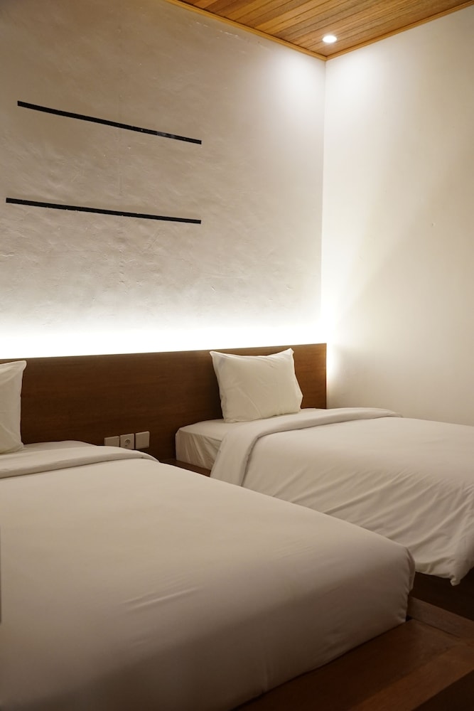 Lantis ViBES Inn