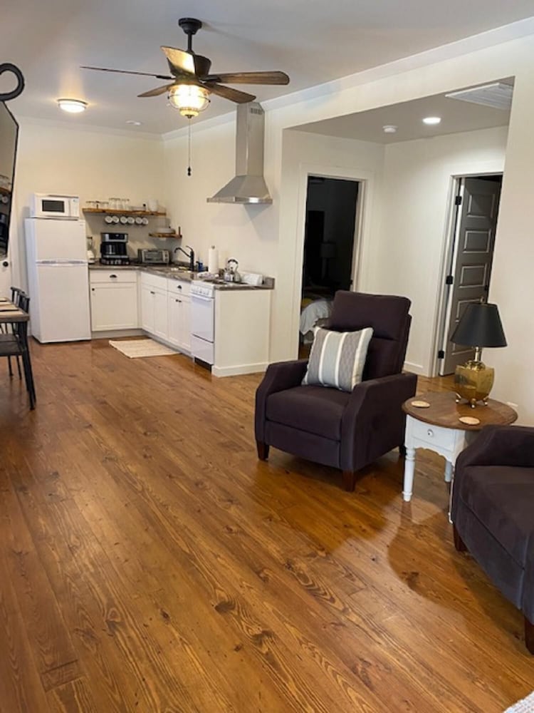 Greeter Falls Lodge Suite 5 - Property Image 10