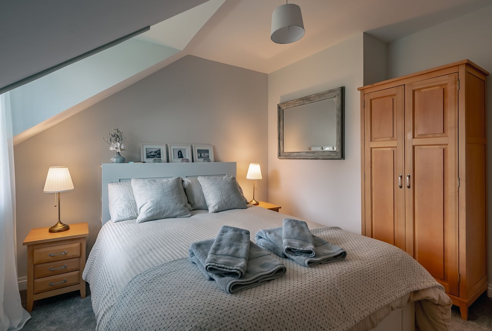 2 Bedroom Home in Kenmare With sea Views to Sleep 4