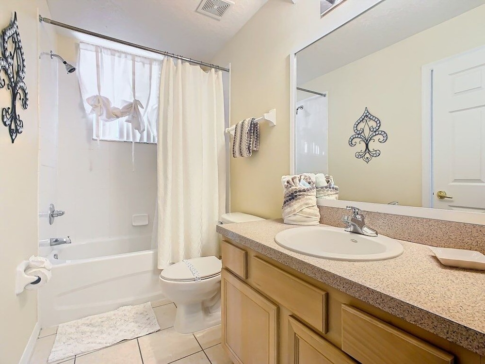 Spacious 5br Home W/ Private Pool+spa In Scenic Davenport Location 5 Bedroom Villa