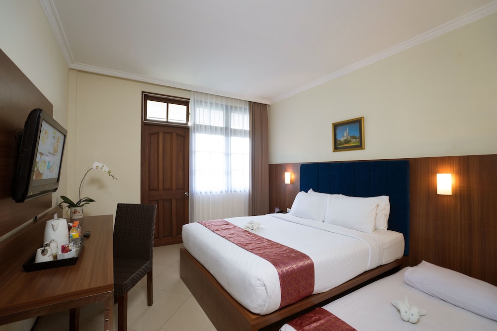 Royal Hotel and Villa Batu