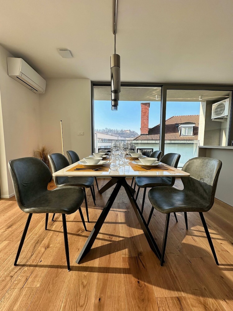 Garden Residence - Premium Castle View Apartment