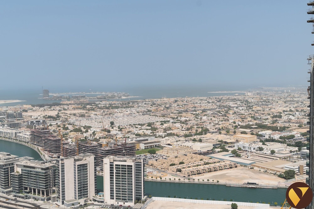 Vogue Business Bay with Sea View Metro