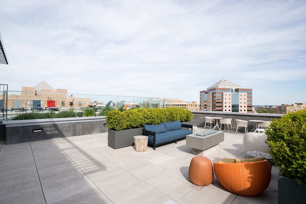 Bright Apartment with Great Amenities