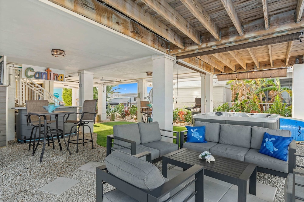 Mermaid Manor Waterfront Haven w Hot Tub Dock
