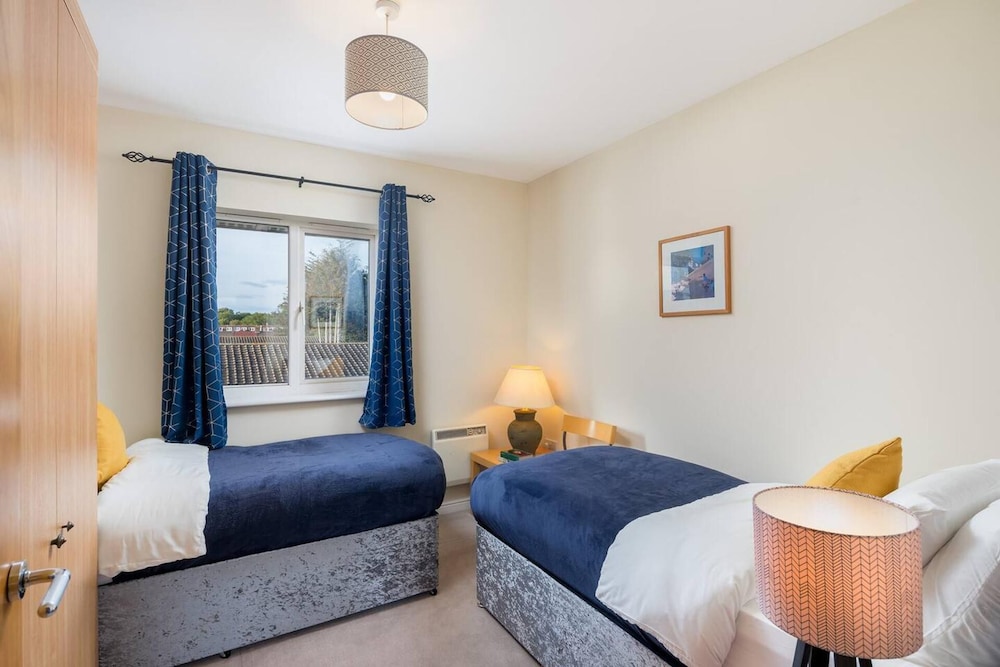 Cozy 2 bed Room Flat, Walking Distance From Excel