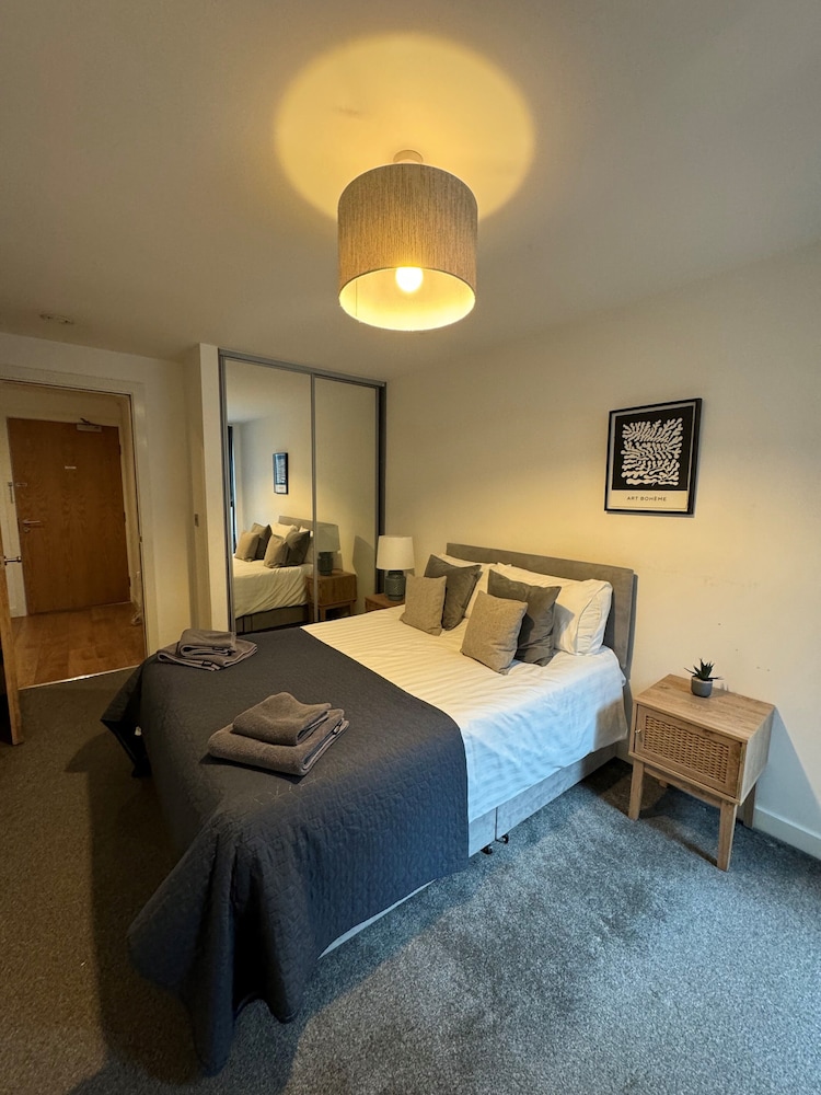 Sheffield 2nd Fl Great City Apartment view 2