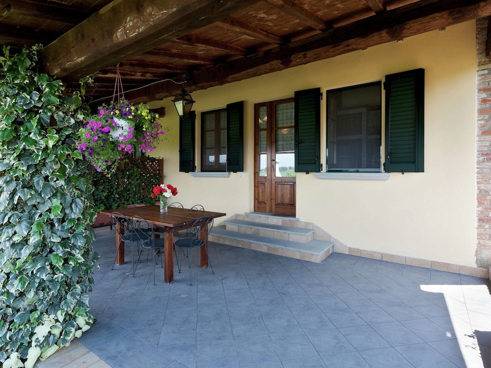 Modern Holiday Home in Foiano Della Chiana With Pool
