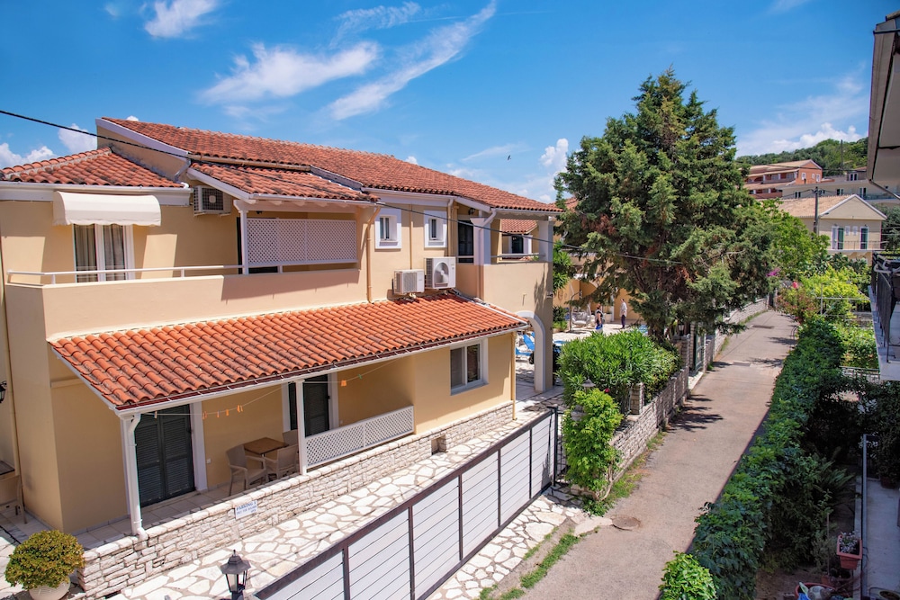 Antonia's Apartments