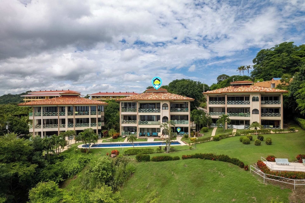 Ground-Floor Condo Near Beach & Marina by SPCR