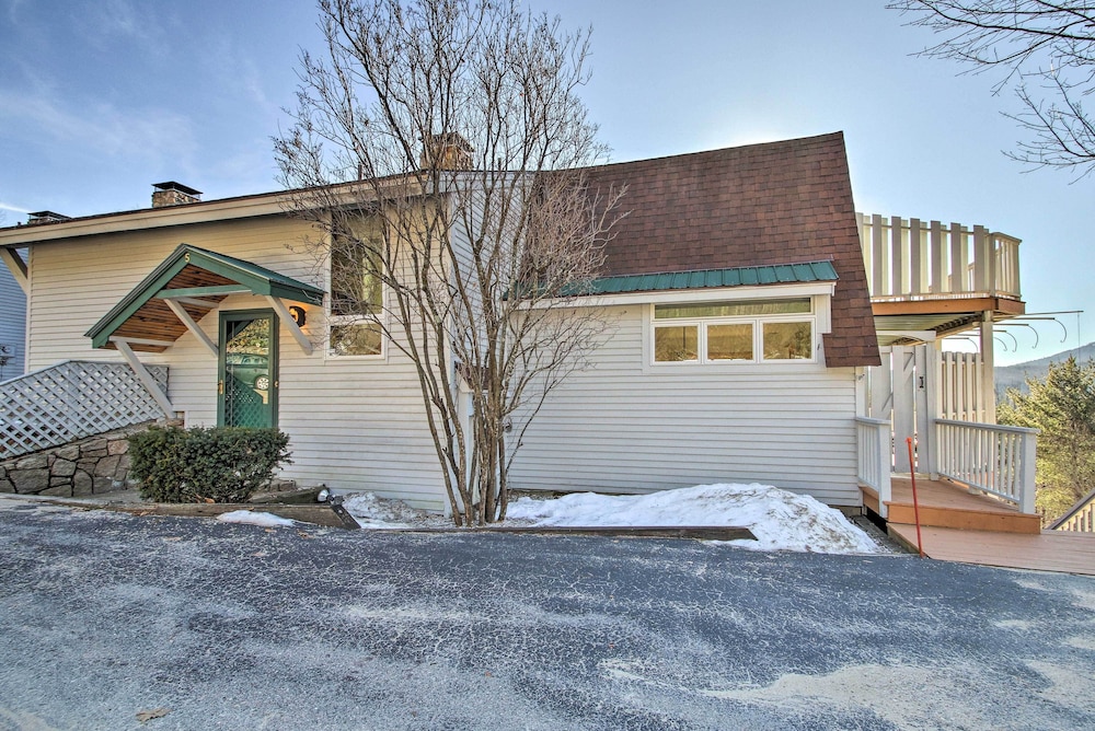 Hot Tub & Moan Mtn Views: North Conway Townhouse view 3