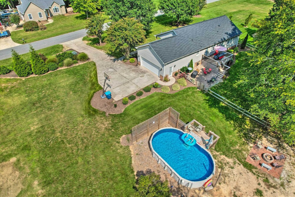 Peaceful Country Retreat w/ Easy Highway Access! view 4