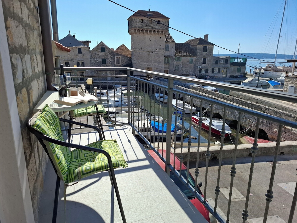 Apartments Kastilac with sea view