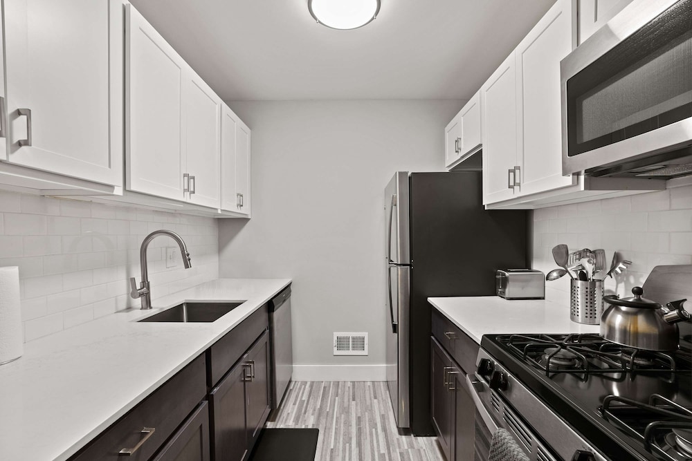 2BR 1BA Apartment With Great Amenities