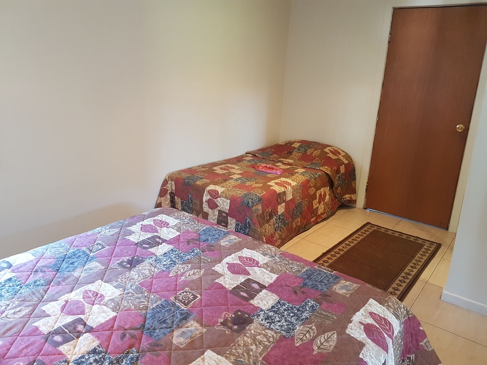 Bentley Waterfront Motel & Cottages