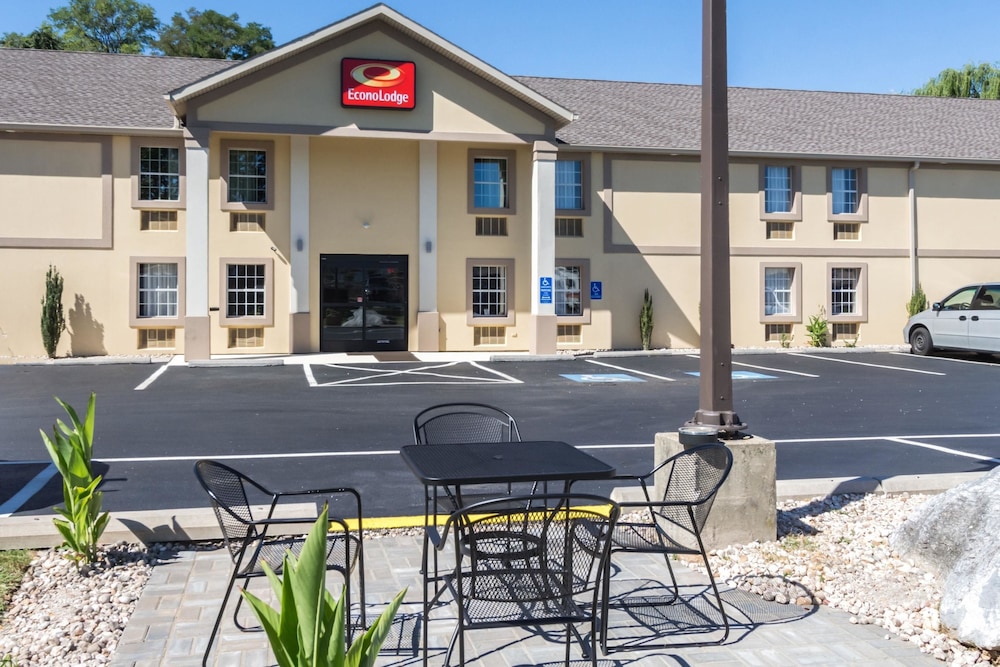 Hotel Econo Lodge Harrisburg - Southwest of Hershey Area - Image 1