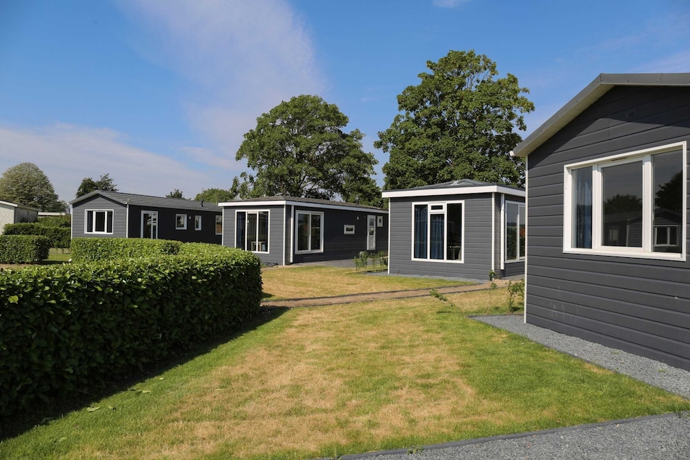 Chalet on the Recreational Lake and the Veluwe