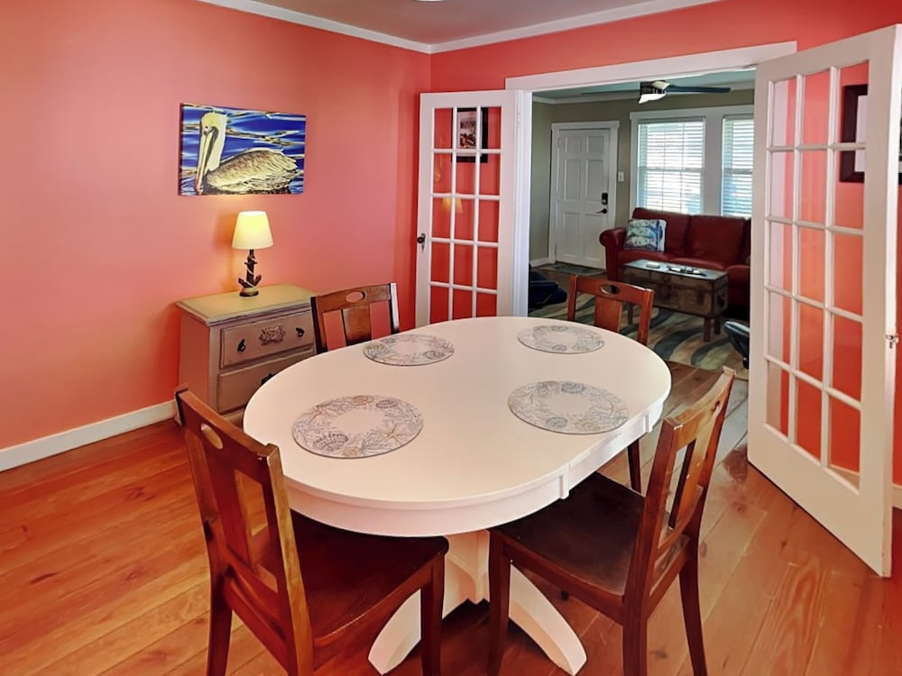CB Sunshine Cottage by Carolina Retreats