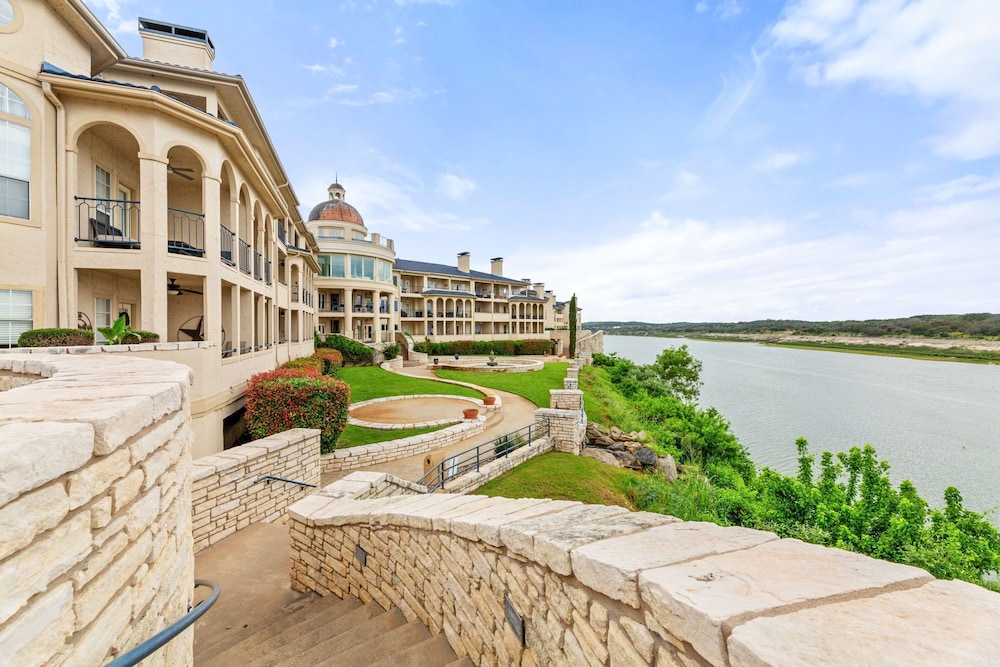 Hill Country Island Retreat