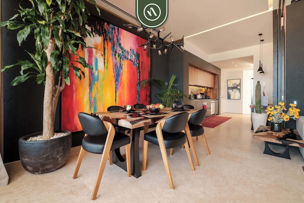 Condo With Balcony - Rooftop Pool With Ocean View