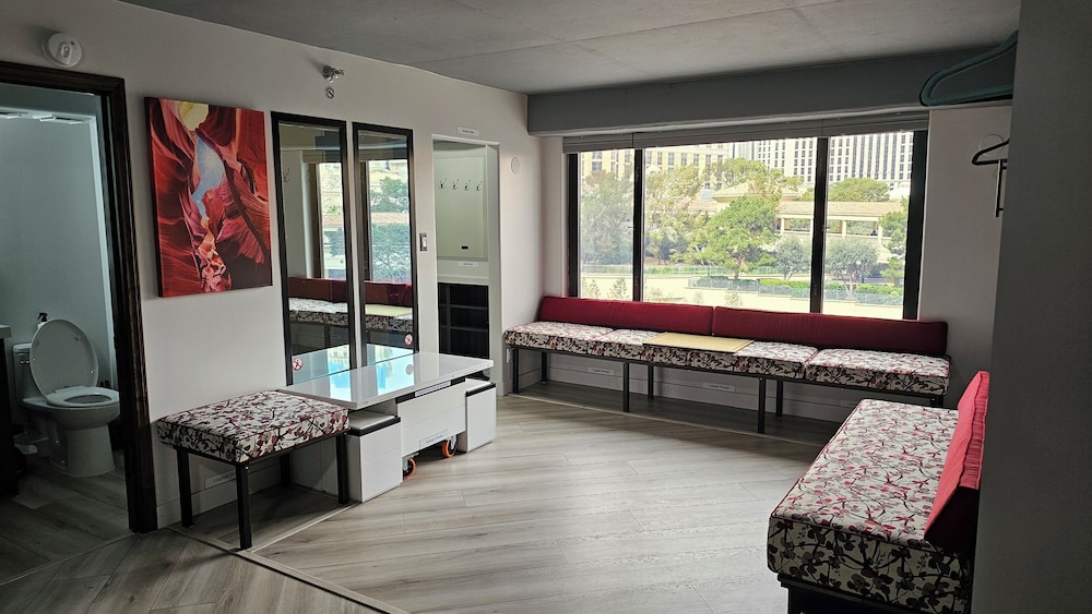LVStripHouse Condos Sleeps up to 14