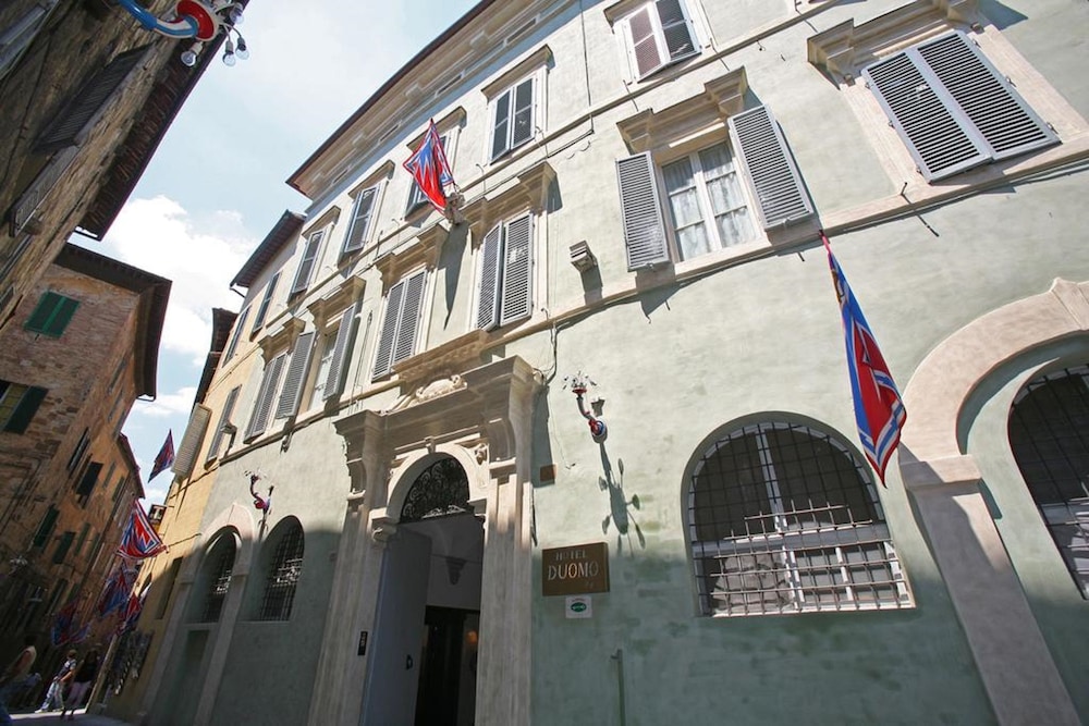 Piazza Paradiso Accomodation
