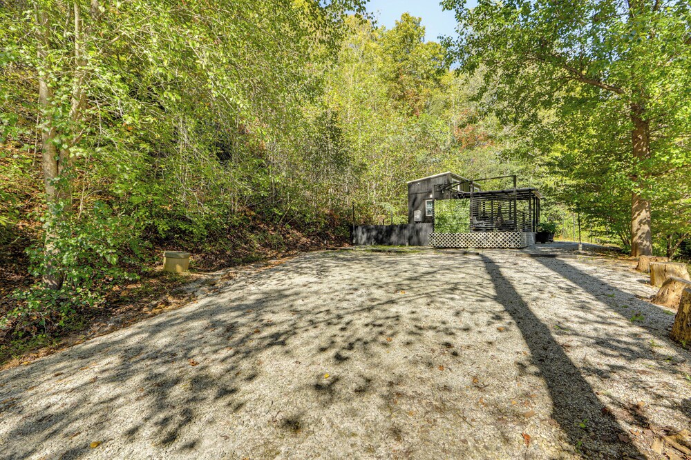Blue Ridge Mountain Tiny Home: Escape to Nature!