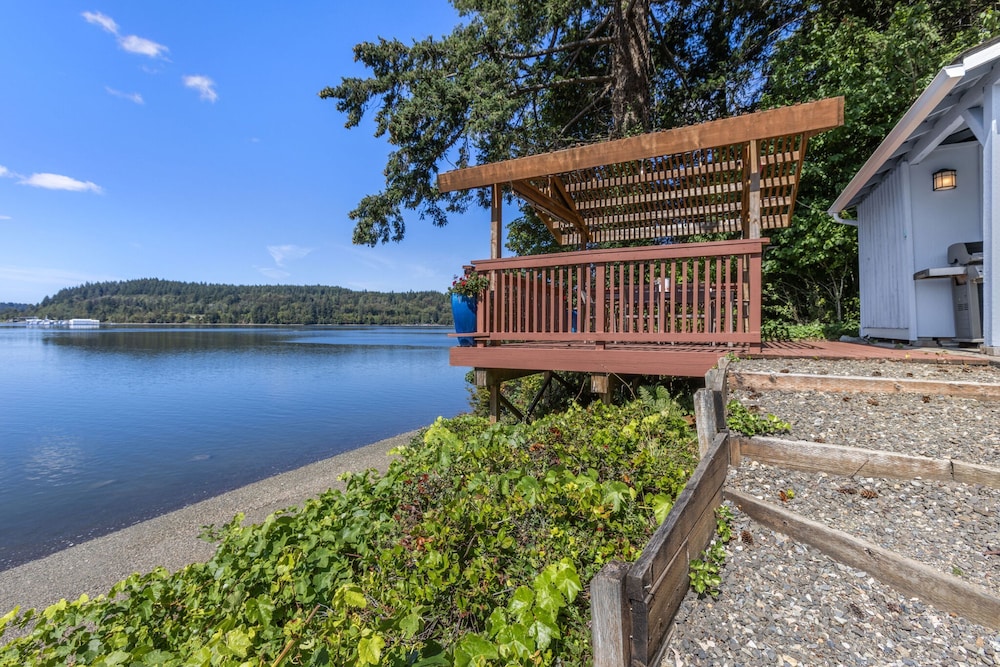 Captain s Retreat in Shelton