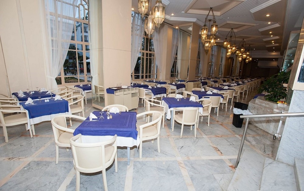 Hotel Riviera - Family Only
