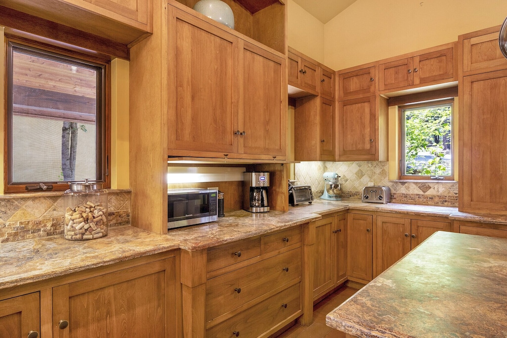 Star Haven Retreat 5 BDR Stunner!