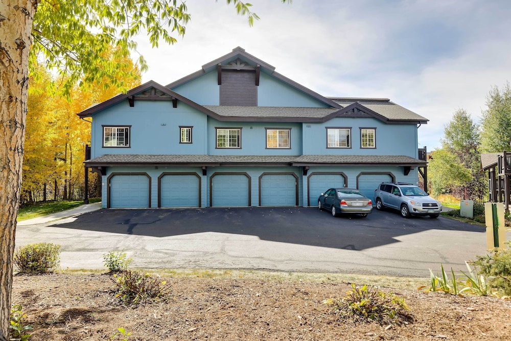 Cozy Steamboat Condo w/ Balcony & Mtn Views!