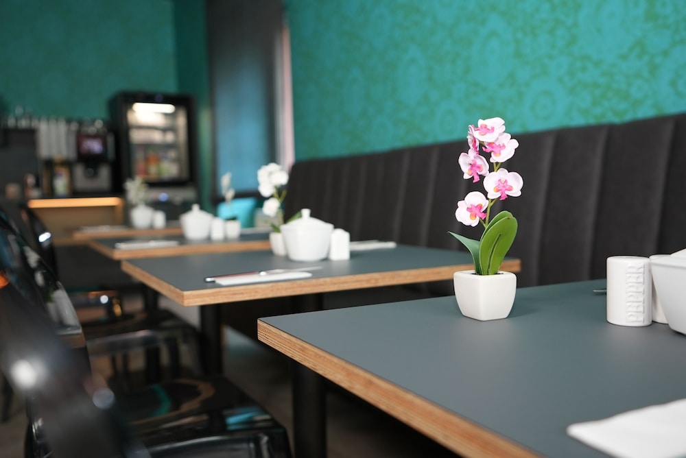 Frankfurt Vacations - Hotel Attache - Property Image 9