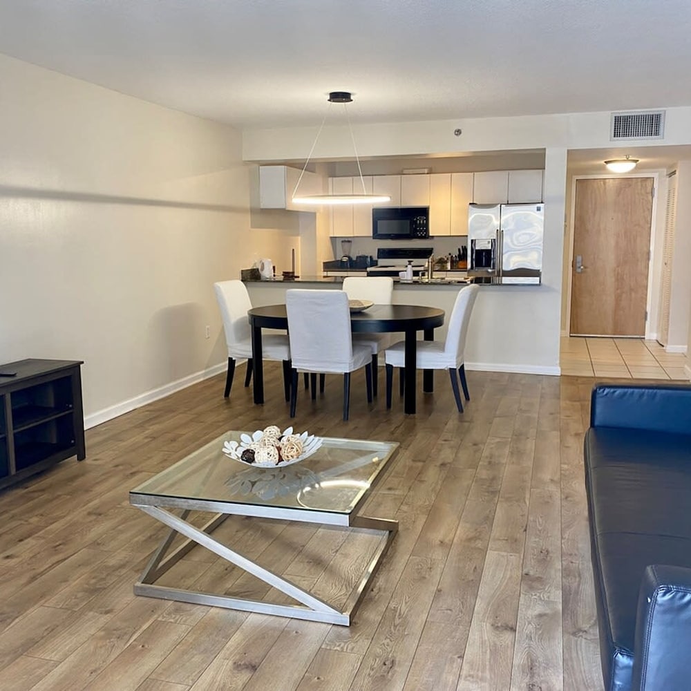Modern 1-br Condo in Upscale Brickell Locale