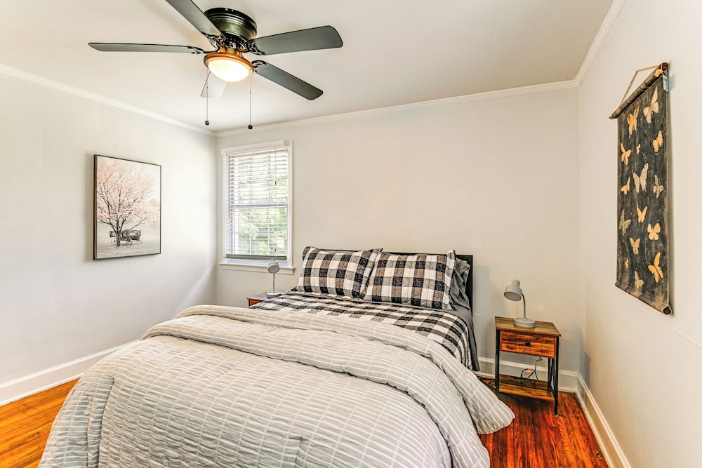 7 Mi to Dtwn: Apt w/ Spacious Yard in Nashville