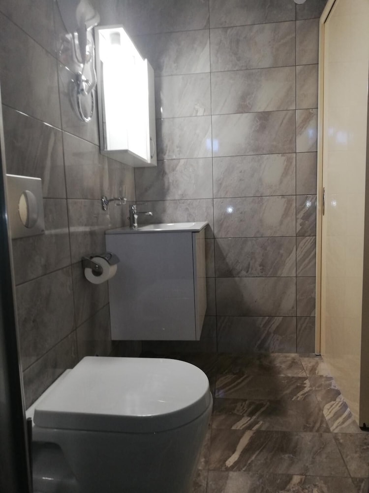 Spiros rooms