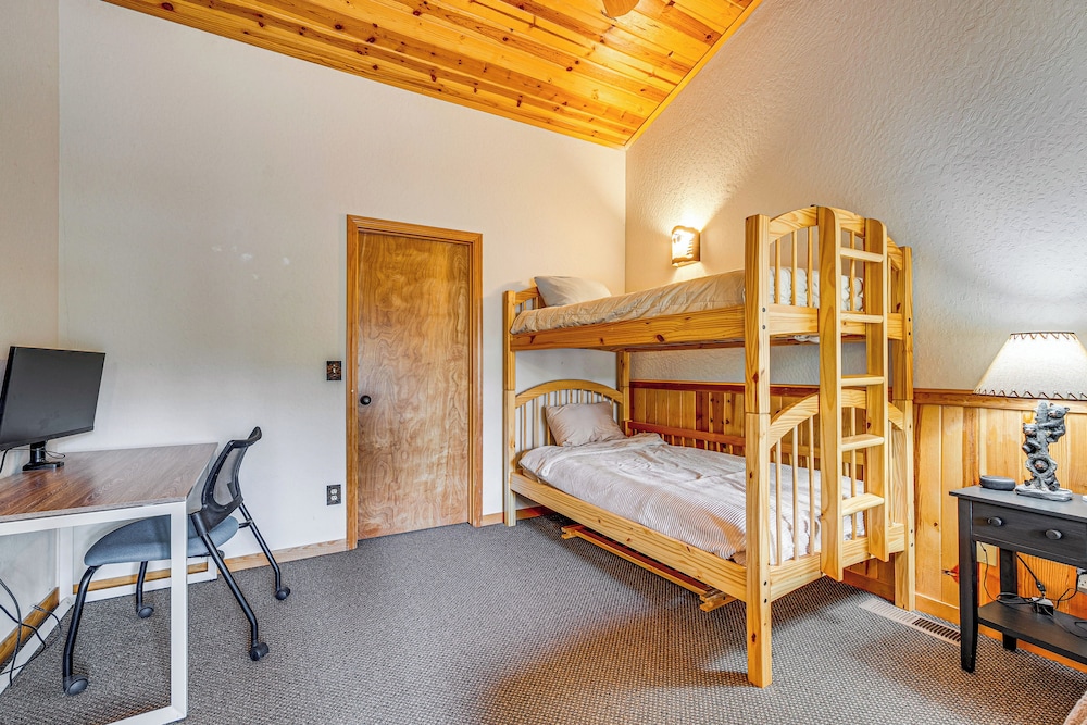 Game Room: 'blue Lake Mountain Retreat' in Arnold