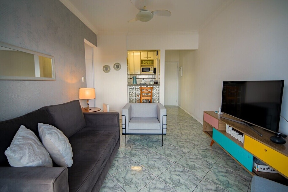 Apto pet Friendly c Wifi a 350m da Praia do Tombo