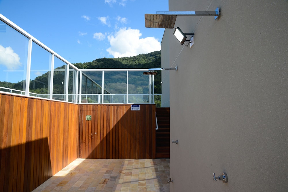 Apto c rea Gourmet a 300m da Praia das Toninhas