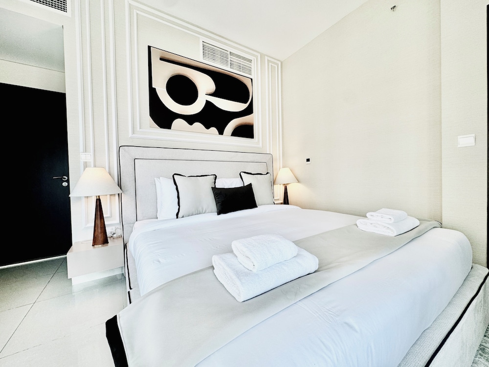 Venduras Sleek 1BR Near Burj Khalifa