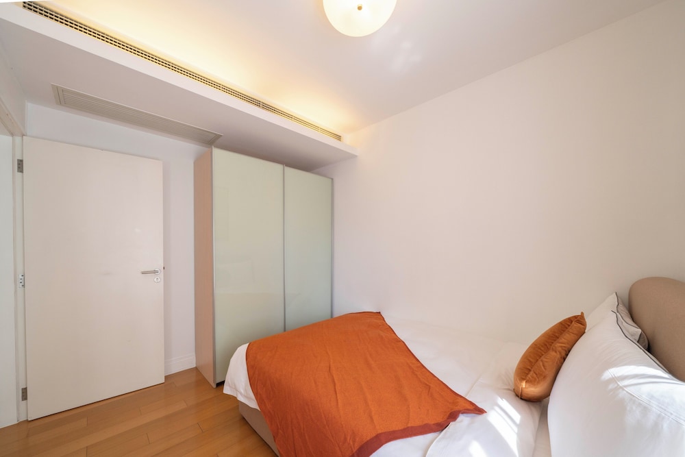 Tyms Cozy 2BR 1BA Apt Near Metro