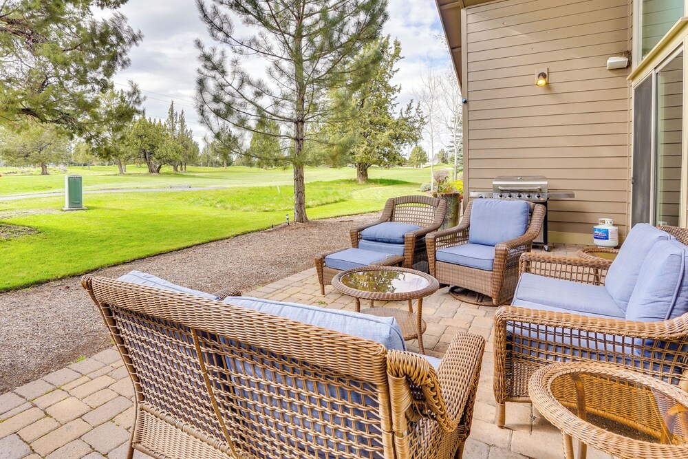 Redmond Golf Getaway - Near Smith Rock State Park!