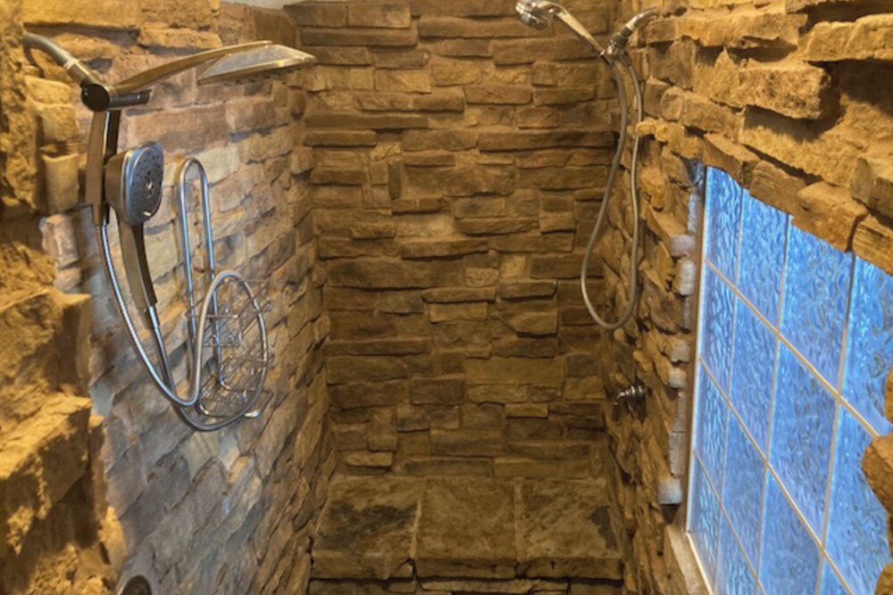 3BR House Near Skiing w/ Hot Tub