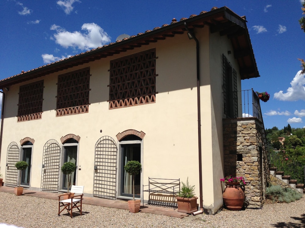B&B Il Poggiolo delle Rose view 2