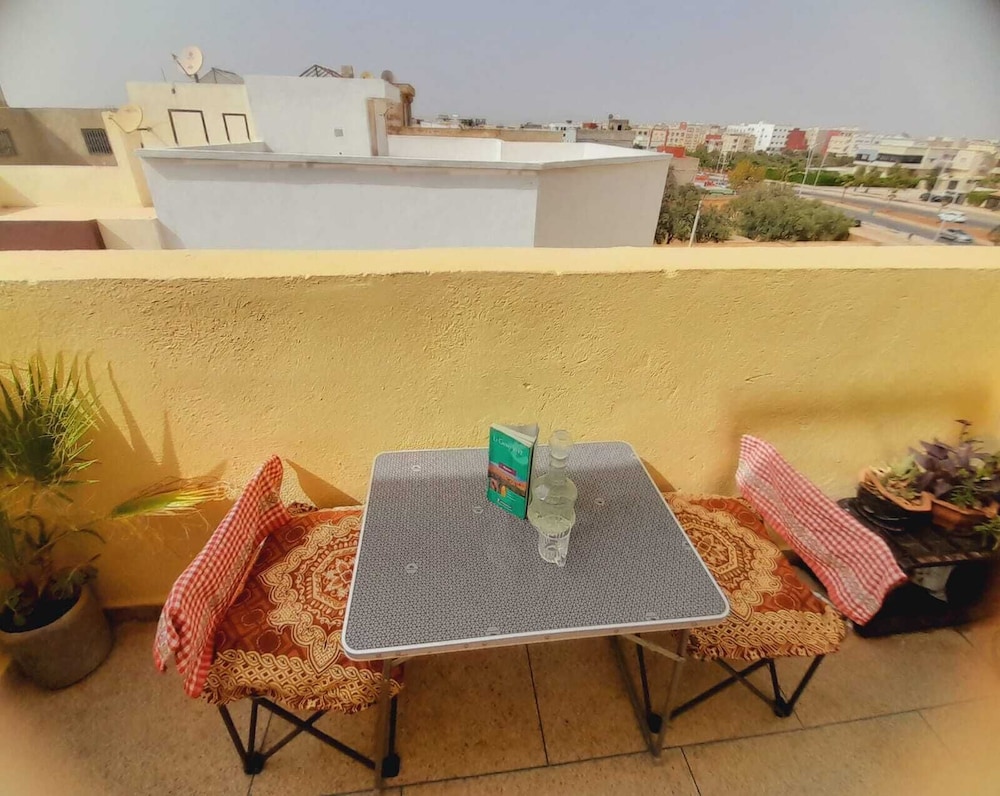 2 km from fes airport