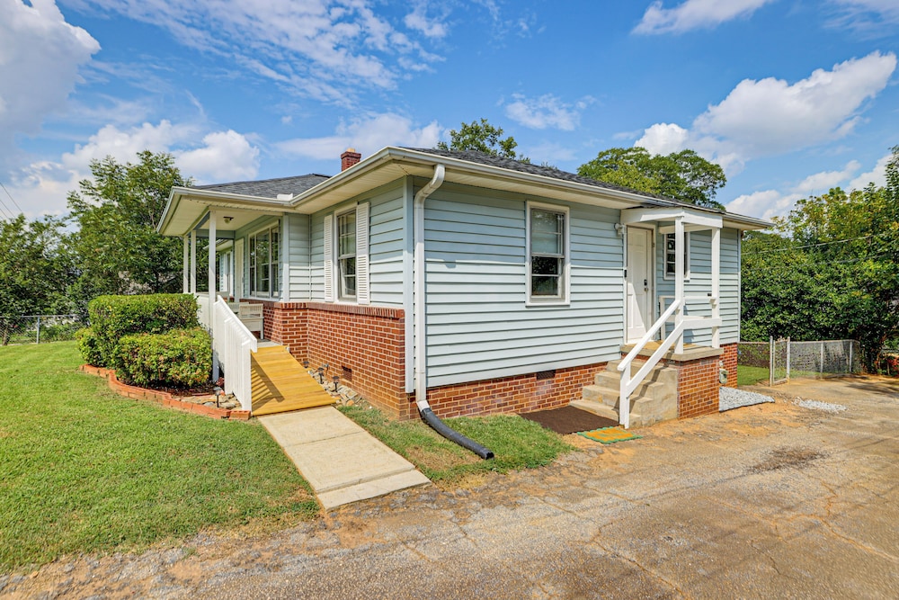 Families Welcome, Fenced Yard: Inviting Greer Home
